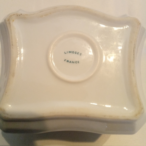 LIMOGES PORCELAIN BOX - Picture 4 of 6